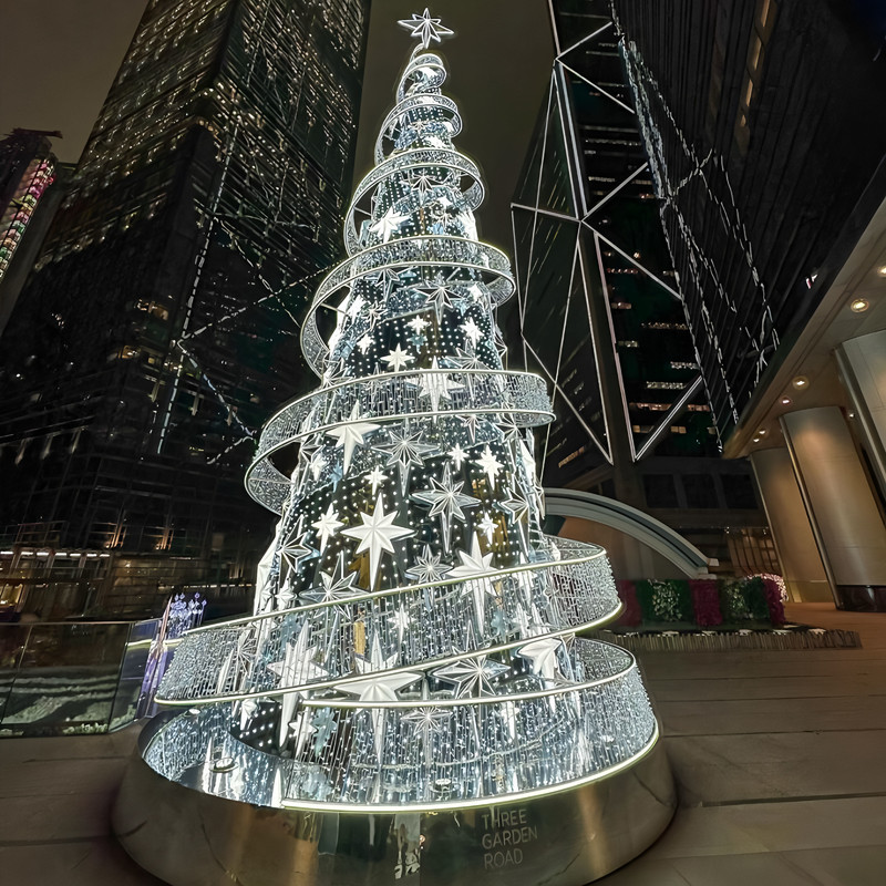 Custom Giant Spiral Wireframe LED Christmas Tree with Star Decor, Outdoor Commercial Light Sculpture for Plaza & Mall