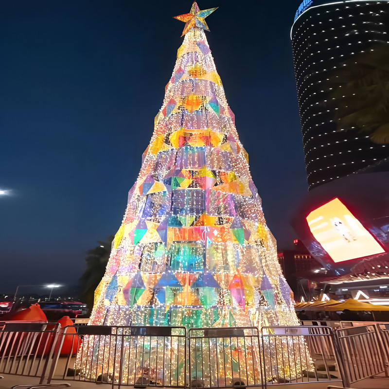 Custom Faceted Prism LED Christmas Tree, Iridescent Geometric Light Tree for Shopping Mall Holiday Installation