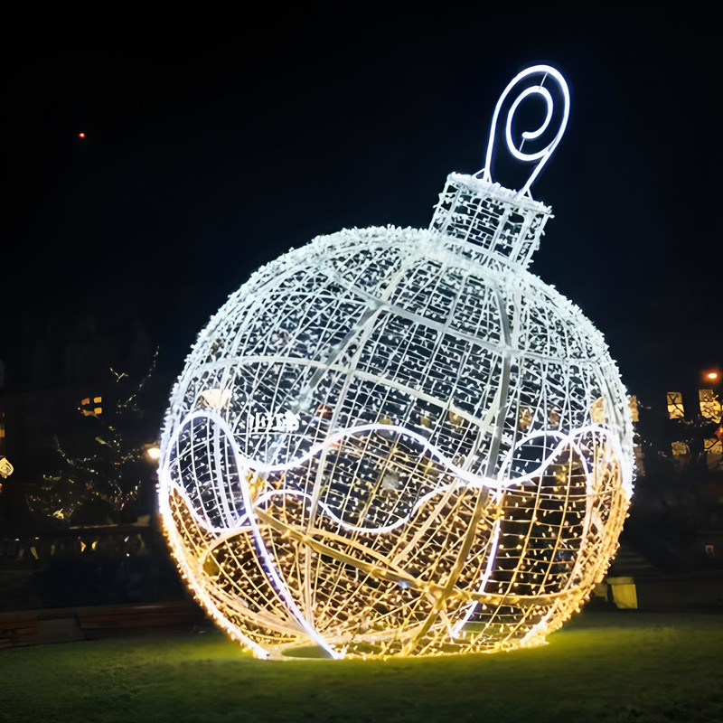 Walk-through Giant Christmas Bauble Arch LED Light Sculpture, Wire Frame Sphere Holiday Lighting for Commercial Plaza