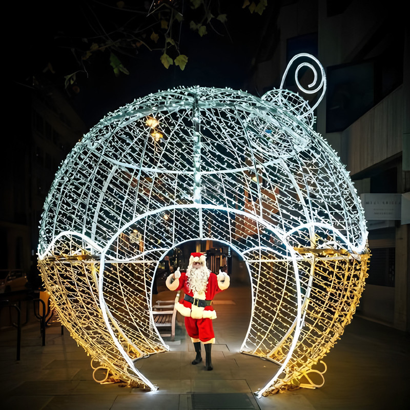 Walk-through Giant Christmas Bauble Arch LED Light Sculpture, Wire Frame Sphere Holiday Lighting for Commercial Plaza