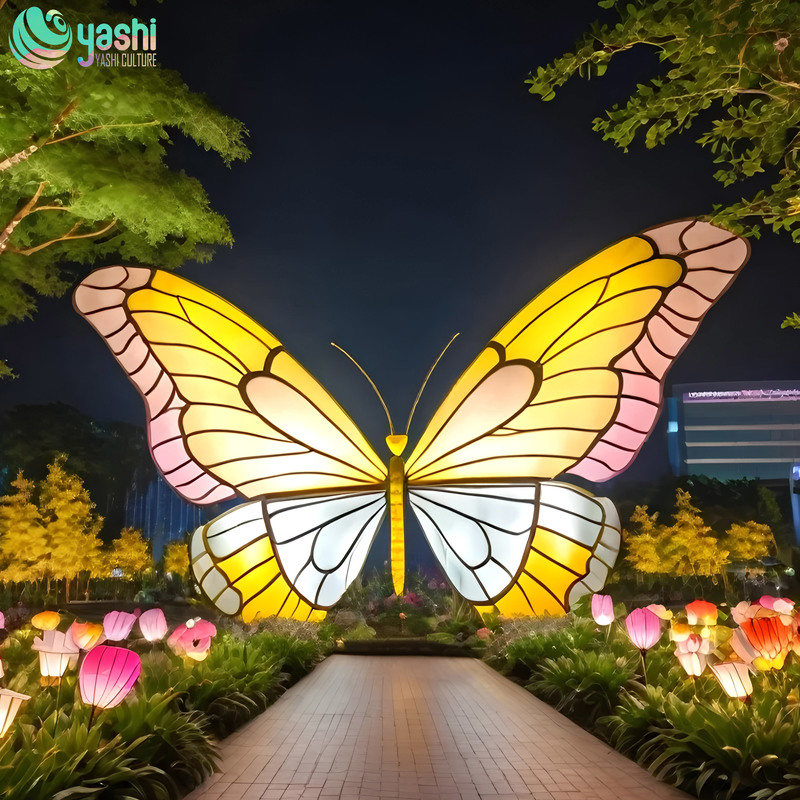 色とりどりの手作りの蝶の形をしたランタン、雰囲気作りの装飾、シーン、テーマパークのイベントやパーティー
