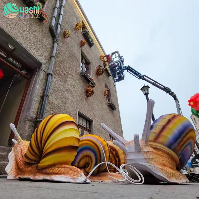 Hot Selling Snail Painted Animal Outside Lantern Colored Silk Iron Wire for Shopping Mall