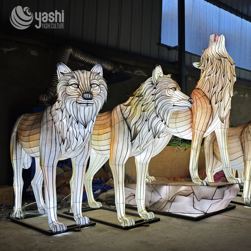 Custom Wolf LED Lantern Set, Realistic Wild Wolf Animal Light Sculpture for Forest Theme Night Exhibition