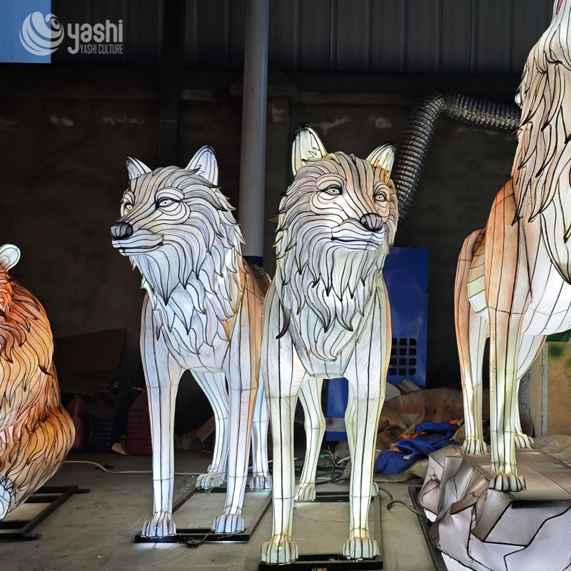 Custom Wolf LED Lantern Set, Realistic Wild Wolf Animal Light Sculpture for Forest Theme Night Exhibition