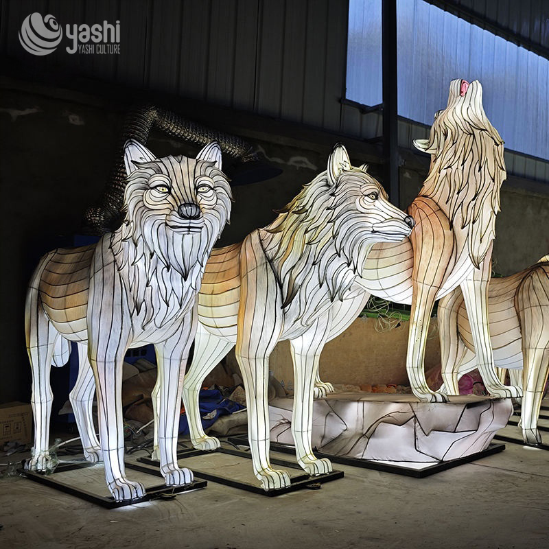 Custom Wolf LED Lantern Set, Realistic Wild Wolf Animal Light Sculpture for Forest Theme Night Exhibition