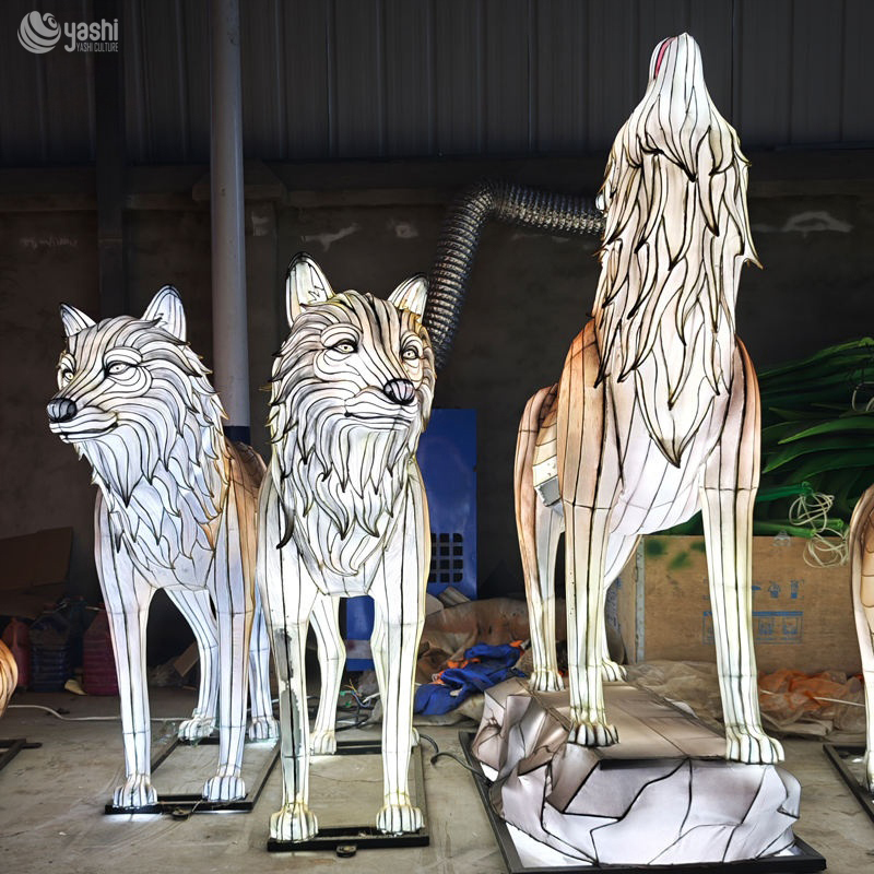 Custom Wolf LED Lantern Set, Realistic Wild Wolf Animal Light Sculpture for Forest Theme Night Exhibition