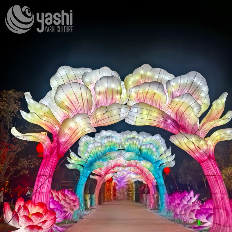 Benutzerdefinierter riesiger Lotusblumen-LED-Laternenbogen, große florale begehbare Lichtinstallation für Parks und Laternenfeste