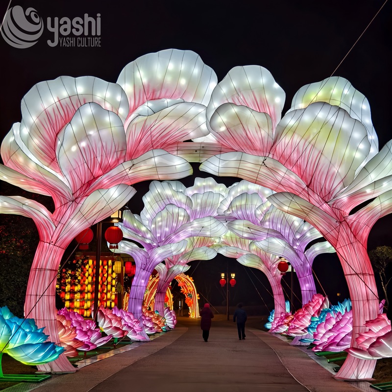 Benutzerdefinierter riesiger Lotusblumen-LED-Laternenbogen, große florale begehbare Lichtinstallation für Parks und Laternenfeste
