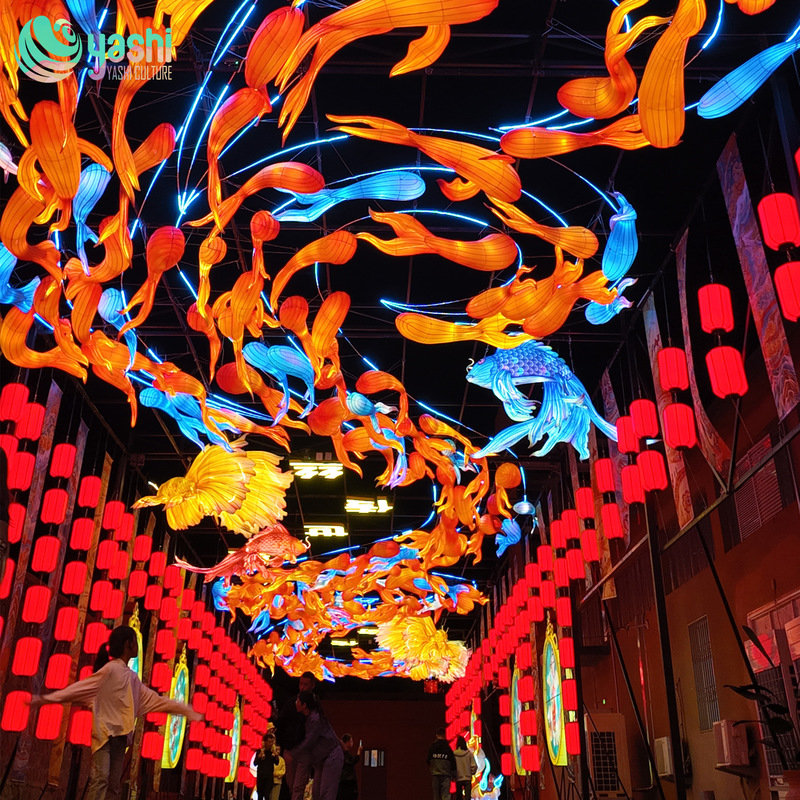 Túnel de luz de carpa de pez dorado colgante personalizado, instalación de linterna de pez de estilo chino para techo para festival nocturno y calle turística