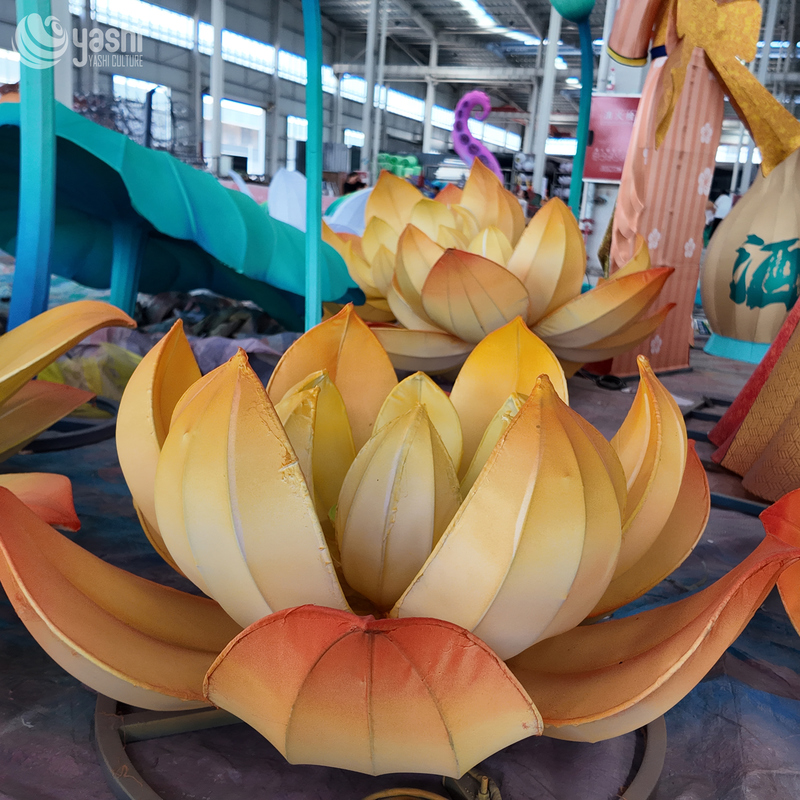 Benutzerdefinierte goldgelbe Lotusblumen-LED-Laternen-Gruppe, traditionelle chinesische Blumenlichtskulptur für das kulturelle Lichterfest