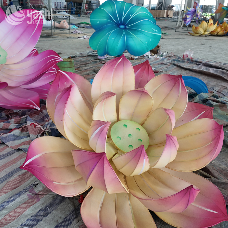 Custom Giant Lotus Lantern Group With Lotus Leaf, LED Floral Light Sculpture for Water Pond & Festival Exhibition