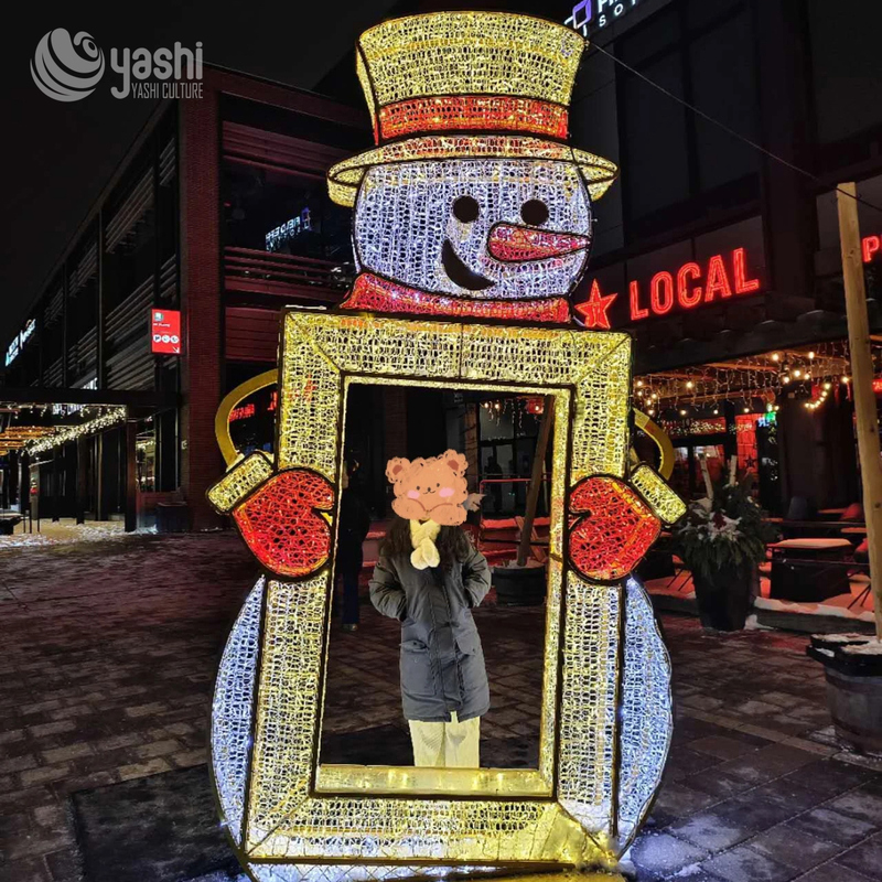 Custom Snowman Photo Frame LED Light Sculpture, Outdoor Light Motif for Shopping Mall Christmas Selfie Decor