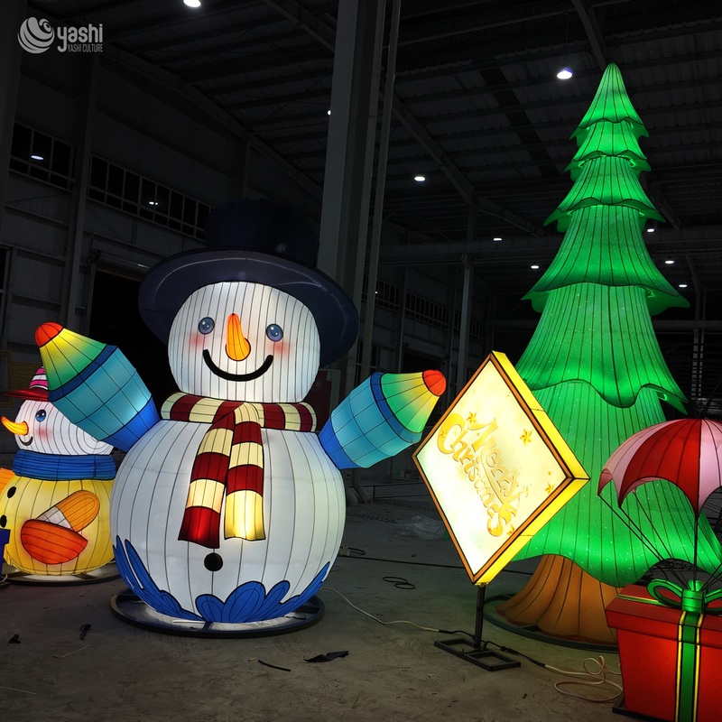 Custom Giant LED Snowman Lantern, Outdoor Waterproof Christmas Motif Light Sculpture For Shopping Mall & Plaza Decoration