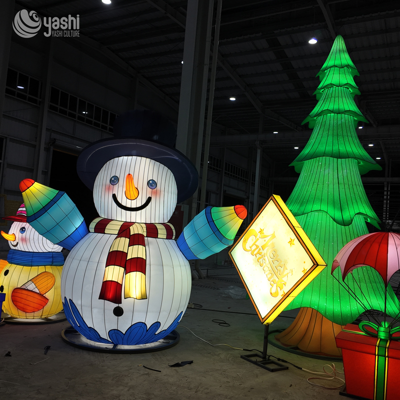 Custom Giant LED Snowman Lantern, Outdoor Waterproof Christmas Motif Light Sculpture For Shopping Mall & Plaza Decoration