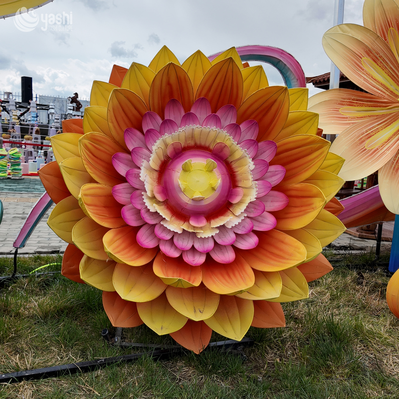 Handmade Simulated Bouquets Are Used for Holiday Decorations, Park Decorations and Lantern Show Displays.