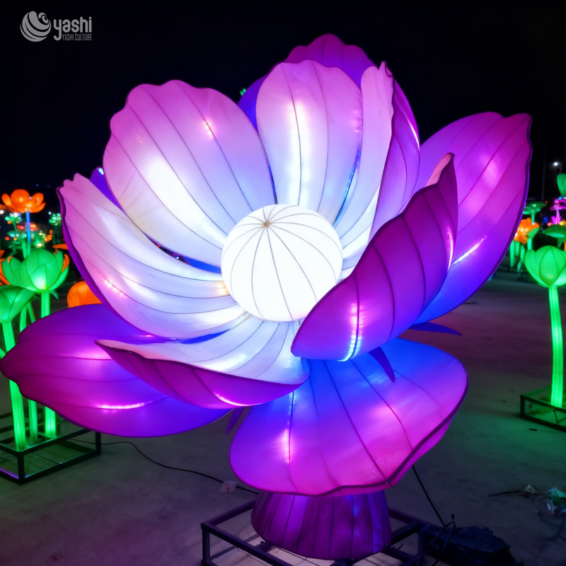 Lanterna LED Gigante a Triplo Fiore di Loto Personalizzata, Scultura Luminosa Floreale a Gradiente di Colore per Festival delle Luci nei Parchi