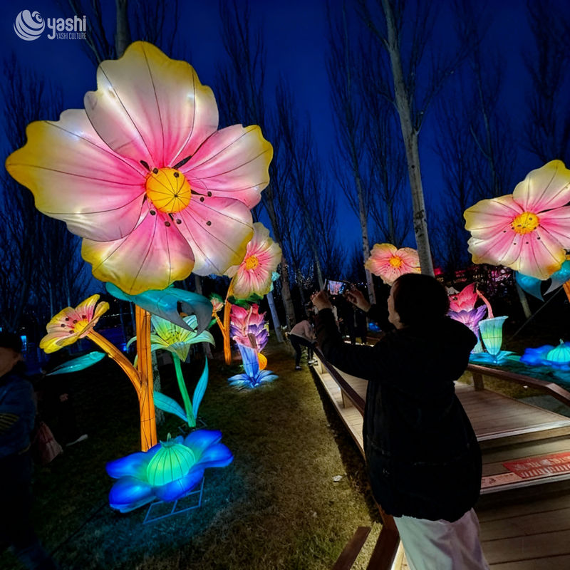 Groupe de lanternes LED géantes personnalisées pour jardin, sculpture lumineuse florale à grande échelle pour festival de lumières de parc