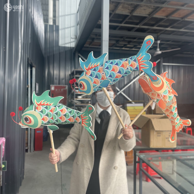 Custom Hand‑Held Chinese Fish Lantern, Traditional Festival Carp Lantern with Stick for Parade & Performance