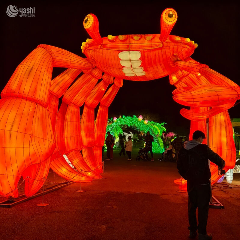 Outdoor LED Crab Sculpture Lantern - Park and Zoo Entrance Decoration for Halloween and Christmas