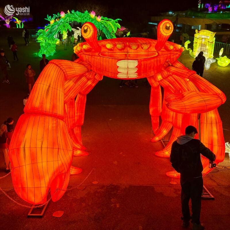 Outdoor LED Crab Sculpture Lantern - Park and Zoo Entrance Decoration for Halloween and Christmas