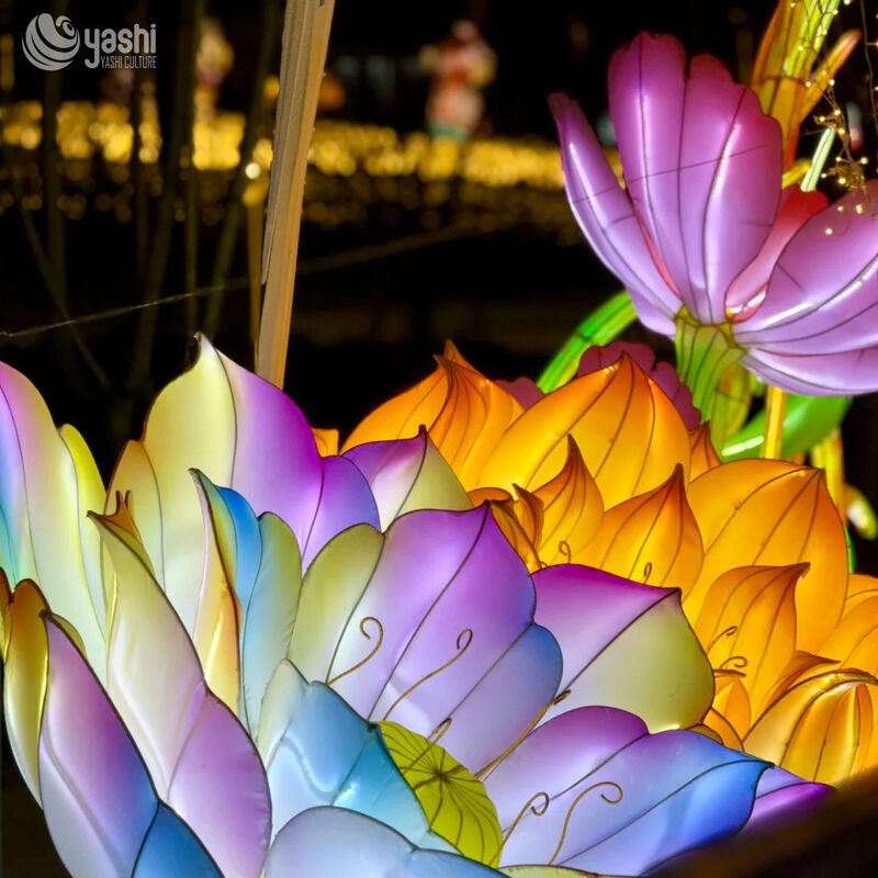 Custom Giant Red Lotus Flower LED Laterne mit Lotusblättern, chinesische Blumenlichtskulptur für das Garden & Park Light Festival