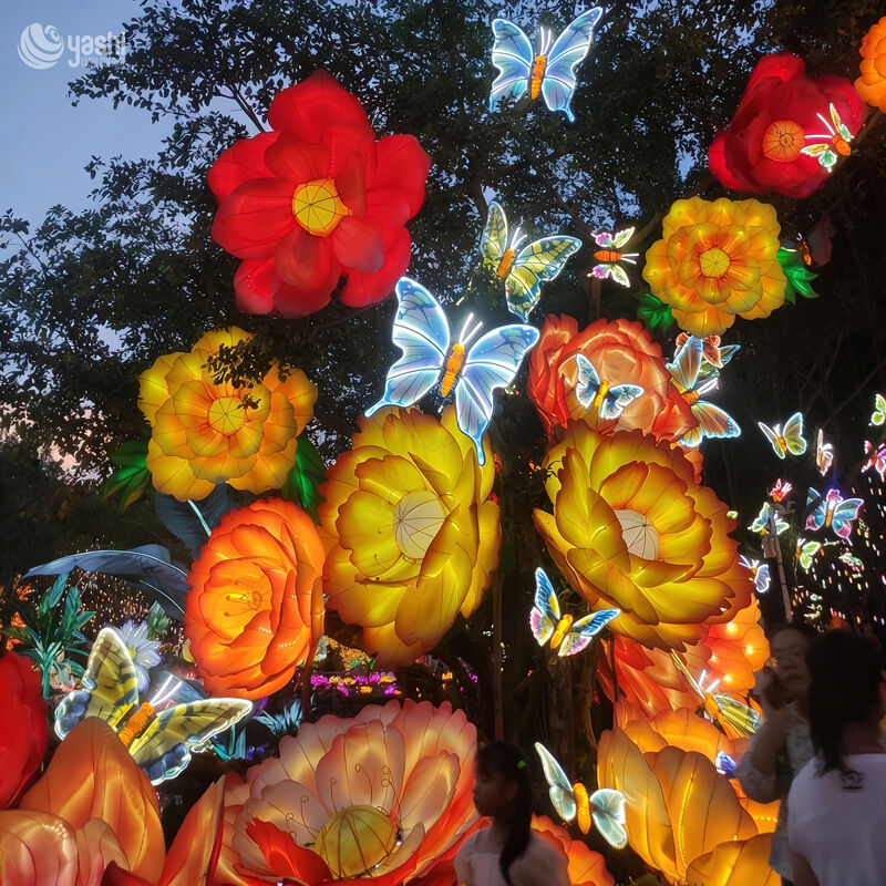 Benutzerdefinierte riesige gemischte bunte Blumen-LED-Laterneninstallation, großformatige florale Lichtskulptur für das Grand Park Light Festival