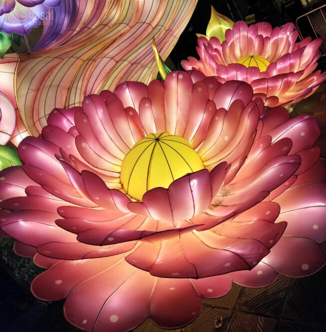Custom Water‑Mounted Peony Flower Branch Lantern, Large LED Floral Light Sculpture for Lake Lantern Show