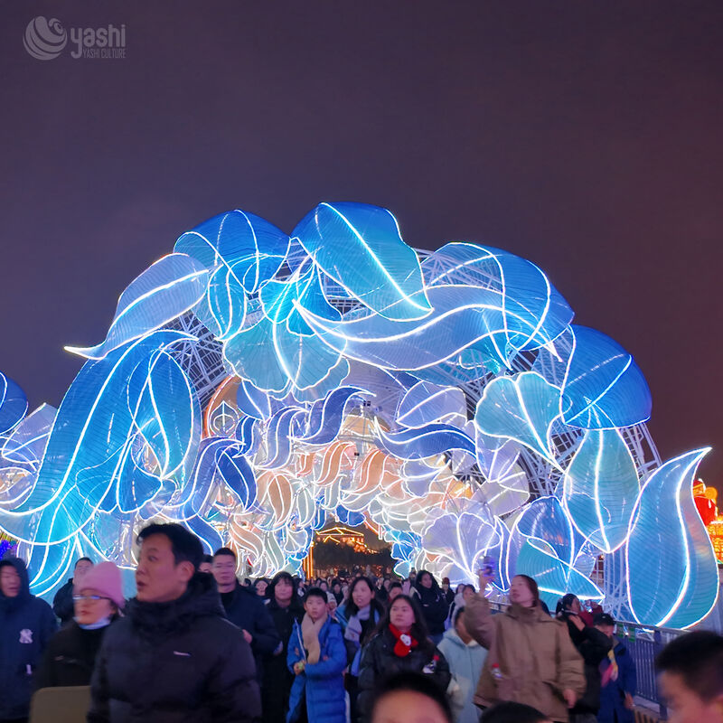 Lanterne de tunnel lumineuse à pétale bleue personnalisée, grande installation à LED à arc multiple pour la place de la ville, le parc et le grand festival des lanternes