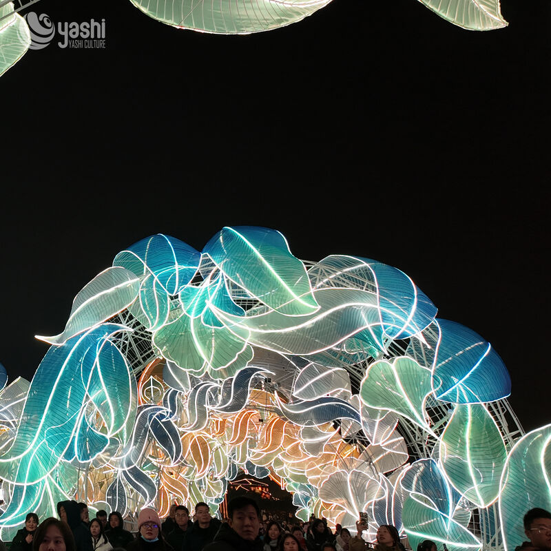 Lanterne de tunnel lumineuse à pétale bleue personnalisée, grande installation à LED à arc multiple pour la place de la ville, le parc et le grand festival des lanternes