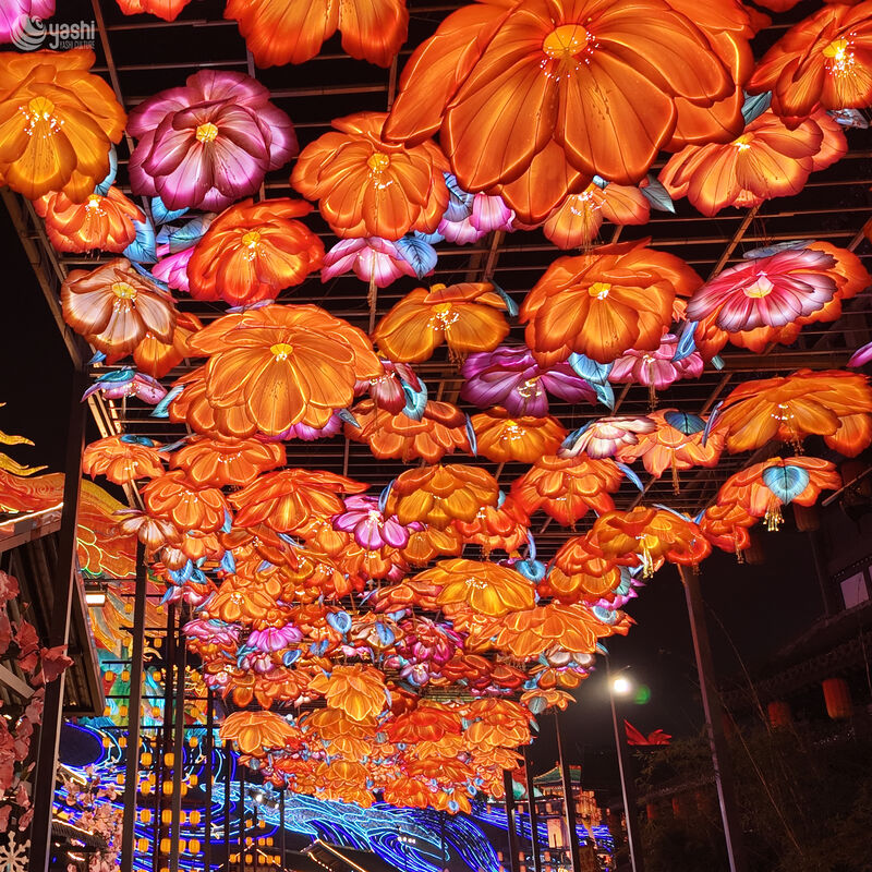 Benutzerdefinierte riesige Blumen-Hänge-Baldachin-Lichttunnel, LED-Blumen-Durchgangs-Laterneninstallation für Straße, Platz & großes Laternenfest