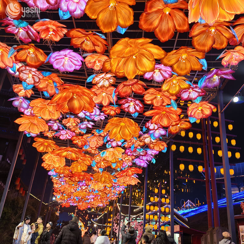 Benutzerdefinierte riesige Blumen-Hänge-Baldachin-Lichttunnel, LED-Blumen-Durchgangs-Laterneninstallation für Straße, Platz & großes Laternenfest