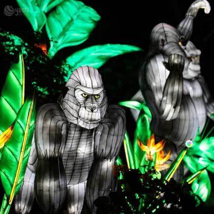 Custom Chameleon LED Lantern, Vivid Reptile Light Sculpture With Tongue Catching Insect for Jungle Theme Lantern Show