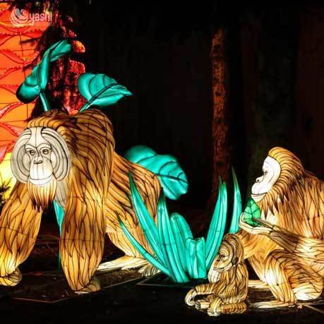 Custom Chameleon LED Lantern, Vivid Reptile Light Sculpture With Tongue Catching Insect for Jungle Theme Lantern Show