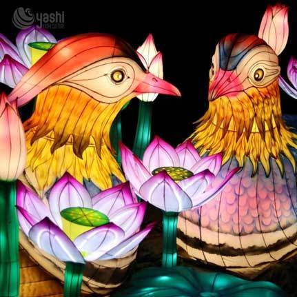 Custom Chameleon LED Lantern, Vivid Reptile Light Sculpture With Tongue Catching Insect for Jungle Theme Lantern Show
