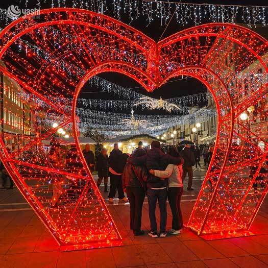 Custom Heart Shape LED Light Arch Tunnel, Golden Love Heart Light Passage for Valentine & Christmas Event Decor