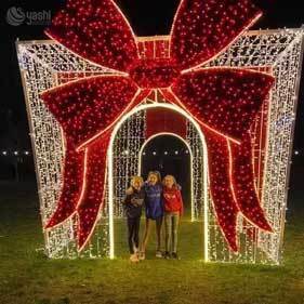 Custom Giant Red Christmas Bauble Light Tunnel, Snowflake LED Ball Ornament Arch for Mall Photo Spot