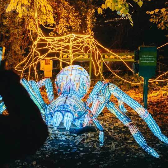 Custom Lynx Wildcat LED Lantern Set, Forest‑Theme Animal Light Sculpture With Pine Tree for Outdoor Night Lantern Show