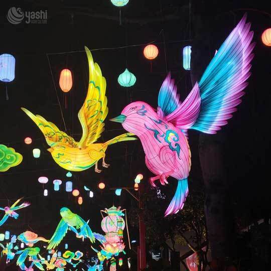 Factory Direct Customizable Animal Shaped Lantern, Vivid Frog Design for Night Market & Amusement Park