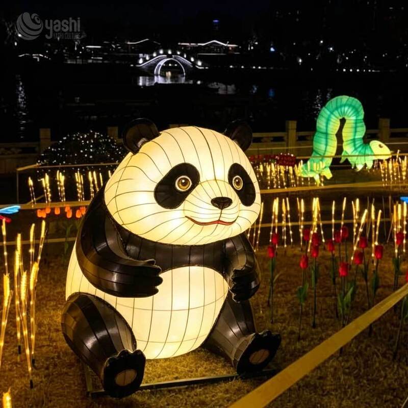Factory Direct Customizable Animal Shaped Lantern, Vivid Frog Design for Night Market & Amusement Park