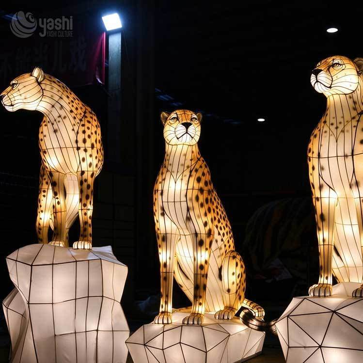 Custom Tailored Cheetah Animal Lantern for Zoos and Theme Parks, Waterproof Wildlife Light Sculpture with Global Installation Service